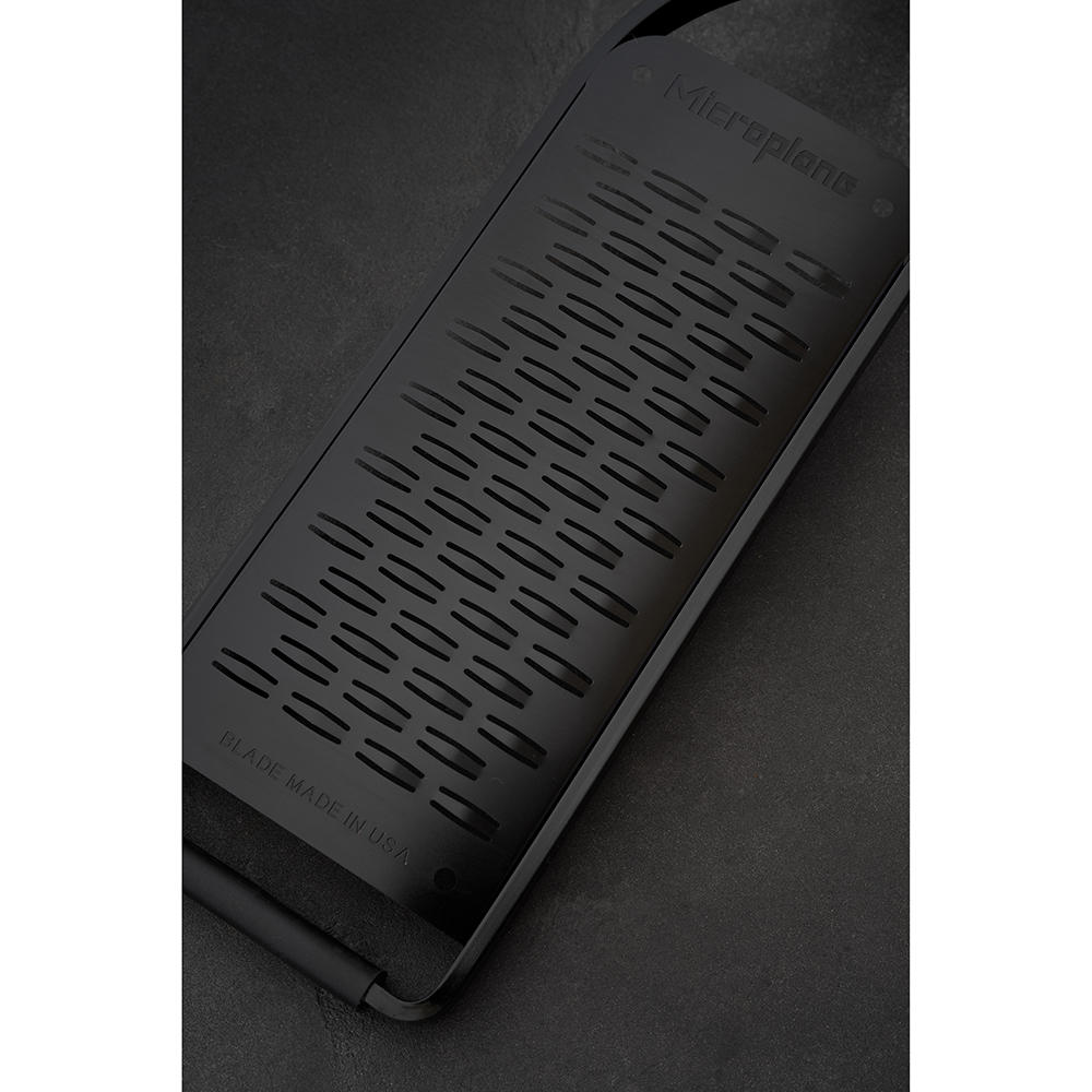Microplane® Black Sheep Küchenraspel, Fein 2-Wege-Schneide