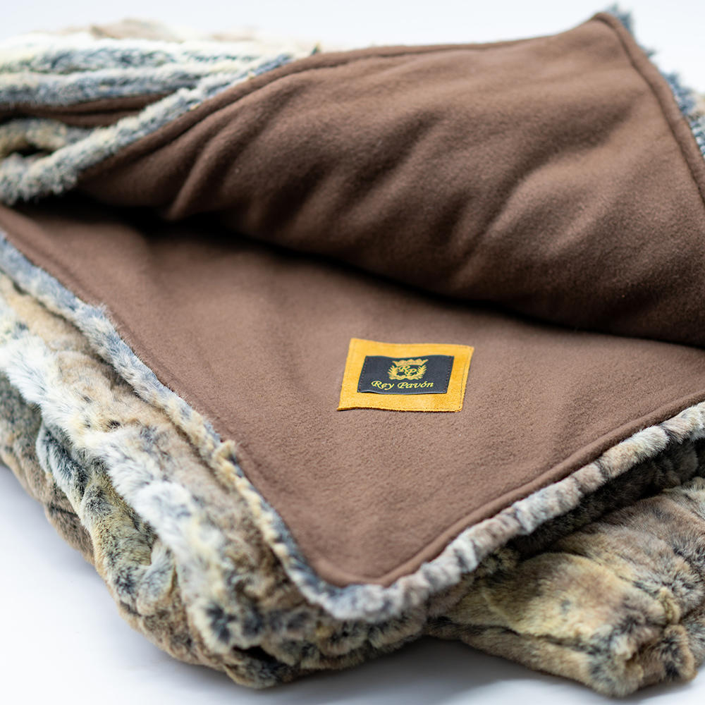 Rey Pavón Blanket, Fake Fur